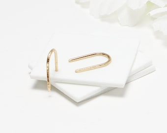 Pendientes minimalistas en forma de U de oro, pequeños aros abiertos, pequeños aros en forma de U, delicados y lindos mini aros de herradura rellenos de oro de 14 quilates / Chica Hoops