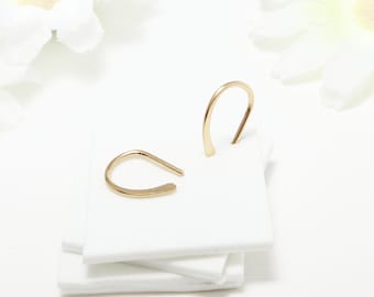 Pendientes de herradura, pequeños aros de oro, aros minimalistas abiertos de oro, aros pequeños y sencillos rellenos de oro de 14 quilates / 7thHeaven Hoops