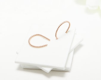 Pendientes de oro rosa, pendientes de herradura, pendientes minimalistas de aro retorcido de oro, aros abiertos delicados, aros pequeños y sencillos de 14 quilates / 7thHeaven Hoops