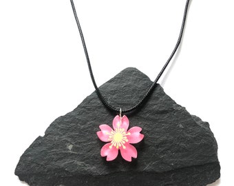 Y2K Resin Sakura Flower Necklace, Leather Cord Wax Adjustable Necklace, Vintage Retro Hippie Floral Bohemian Kawaii Gift Jewellery