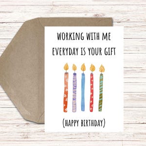 Cartão de aniversário engraçado para imprimir para colega de trabalho, amigo do trabalho – Trabalhar comigo todos os dias é seu presente - Cartão de aniversário sarcástico – Download digital