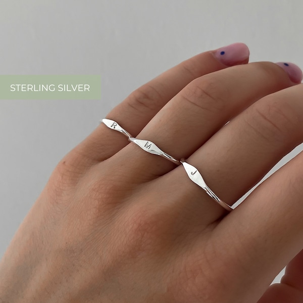 Initialen Mini Siegelring | Sterling Silber | Hand gestempelt personalisierter Ring | 1,5mm dick