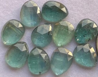 Cianita de color esmeralda nueva seleccionada de 8 x 10 mm con forma de pera y corte rosa - Lote de 10 piezas de gemas de corte rosa de alta calidad con parte posterior plana para la fabricación de joyas,
