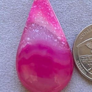 Druzy cabochon met babyroze venster, voor witte vensterhanger Druzy-sieraden maken voor een spotprijs: witte vensterhanger