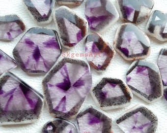 Lote al por mayor de cabujones de amatista natural TRAPICHE en rodajas, por peso, con diferentes formas y tamaños, utilizados para la fabricación de joyas.