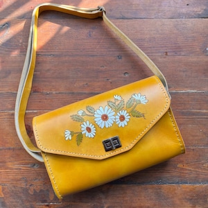 daisy minimalist handmade  leather handbags, Crossbody leather Purses, Custom bags, crosbody bags, Engraved Purse, Shoulder Bag, womans bag,