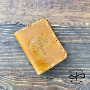 Cartera de cuero amarillo, regalo personalizado de San Valentín, regalo para ella, cartera hecha a mano, vintage, cartera de cuero delgada grabada