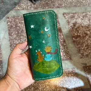 Clutch de cuero Le Petit Prince: un regalo único hecho a mano para los admiradores de Antoine de Saint-Exupéry: una pieza atemporal de elegancia clásica