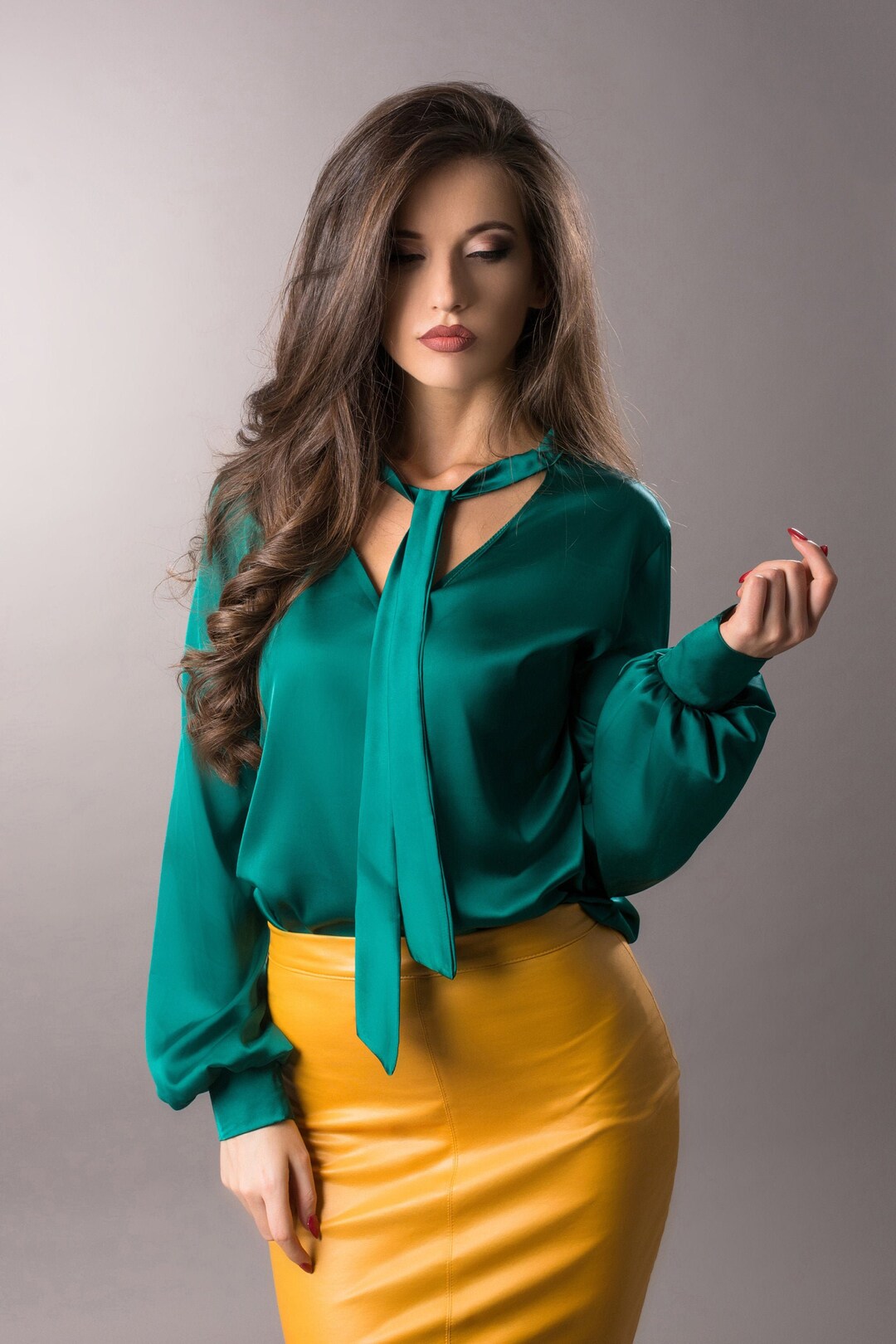 GREED TUMBLER SATIN　Gather Blouse Tumbler Finishing Satin Blouse｜Greed International Official