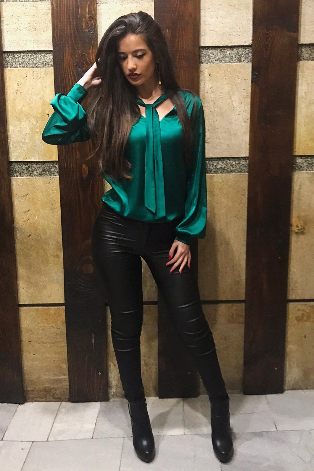blusa verde esmeralda outfit