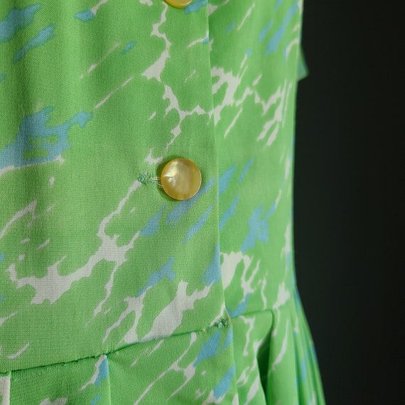 40s-50s Green Lightweight Nylon Shirtdress - image 3