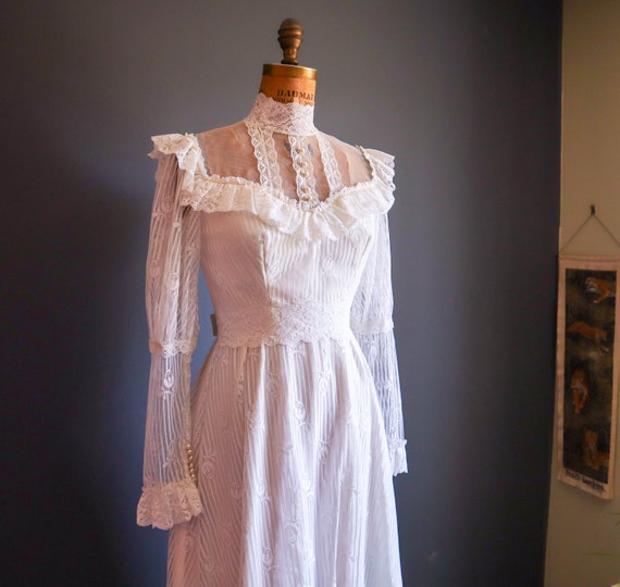 70s Prairie Style Ivory Lace Wedding Dress - image 4