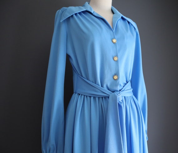 70s Cornflower Blue Flowing Maxi Hostess Dress - image 5