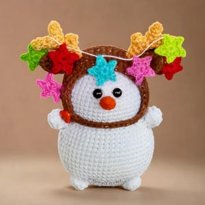 amigurumi snowman with reindeer antlers and stars