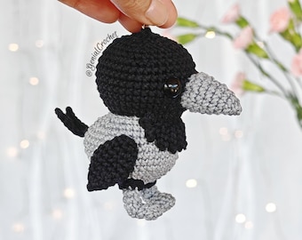 Hooded Crow Amigurumi Pattern: Crochet Bird  Keychain (PDF Halloween Pattern, English & German Instructions)