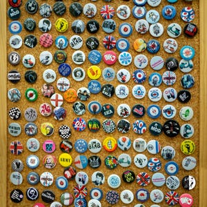 Tablero de insignias con botones de música, arte de pared, obra de arte, impresión, póster, arte, decoración de pared