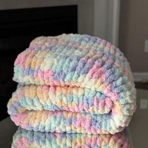 Rainbow Baby Chunky Knit Chenille Blanket, Handmade Nursery Throw, Rainbow Baby Shower Gift, Free Shipping, Made to Order afbeelding 11