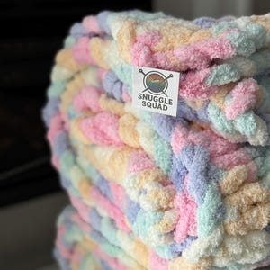 Rainbow Baby Chunky Knit Chenille Blanket, Handmade Nursery Throw, Rainbow Baby Shower Gift, Free Shipping, Made to Order afbeelding 2