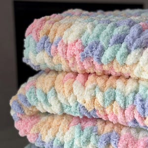 Rainbow Baby Chunky Knit Chenille Blanket, Handmade Nursery Throw, Rainbow Baby Shower Gift, Free Shipping, Made to Order afbeelding 9