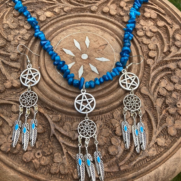 Collier de puces bleues fait à la main avec pentagramme et embellissement capteur de rêves