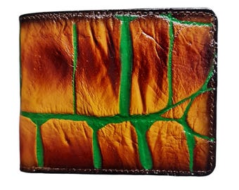 Portafoglio da uomo in pelle di alligatore fatto a mano, con venature verdi.