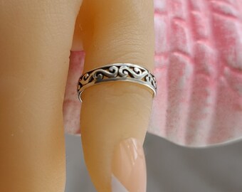 Sterling Silver Swirl Thumb Ring: Elegant Knuckle Jewelry