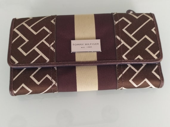 tommy hilfiger wallet women