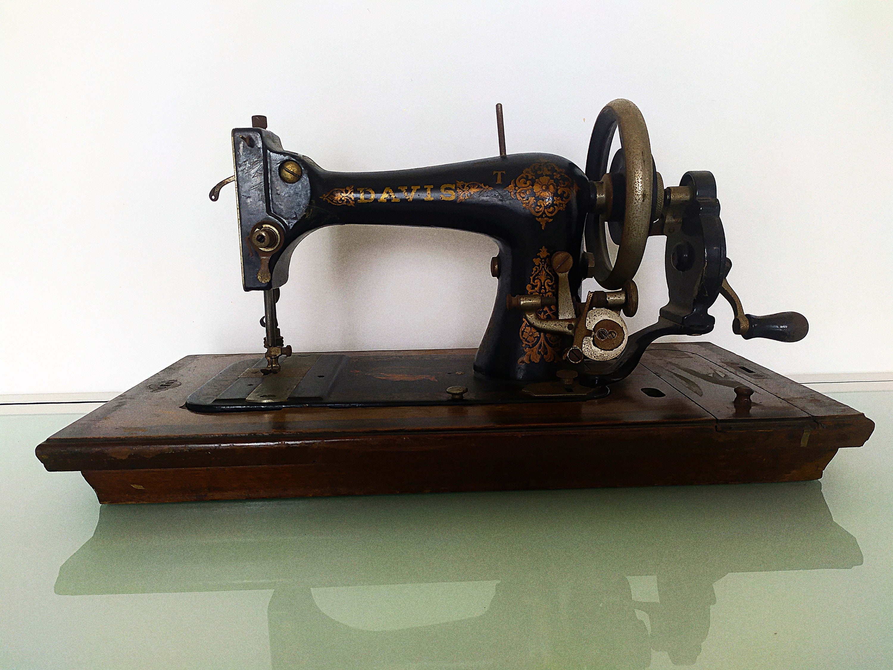 Hand Crank Davis Sewing Machine Vintage American Sewing Machine 