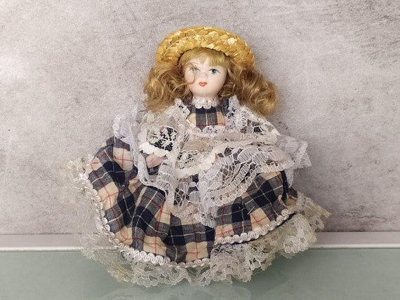 ヴィンテージ磁器人形 麦わら帽子をかぶった人形 - Etsy 日本