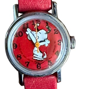 Vintage Snoopy Peanuts Girls Wristwatch Red Dial Red Strap Cartoon Analog Watch - As Is image 3