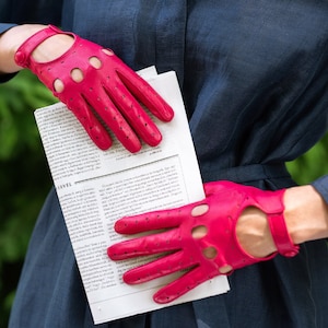 Messina - Women&#39;s Leather Driving Gloves in Hot Pink