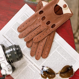 Rome - Men&#39;s Deerskin Leather Driving Gloves in Camel and Creme