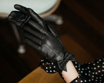 Avellino - Women's Leather Gloves in Black Nappa Leather