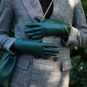 Marsala - Minimalistische Damen Lederhandschuhe aus olivgrünem Nappaleder