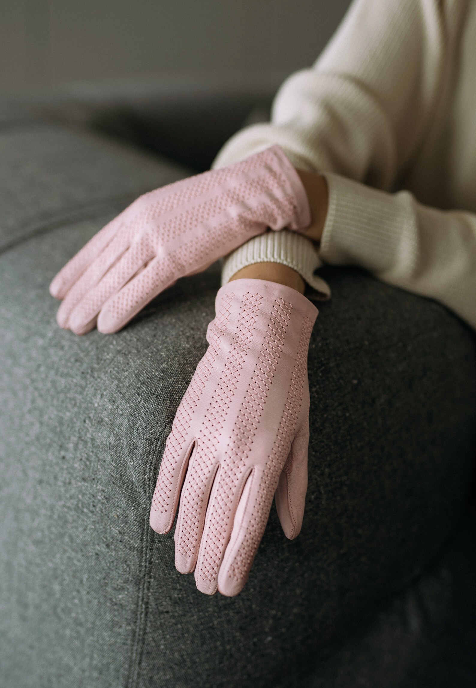 vernazza-pink-handmade-leather-gloves-for-woman-etsy