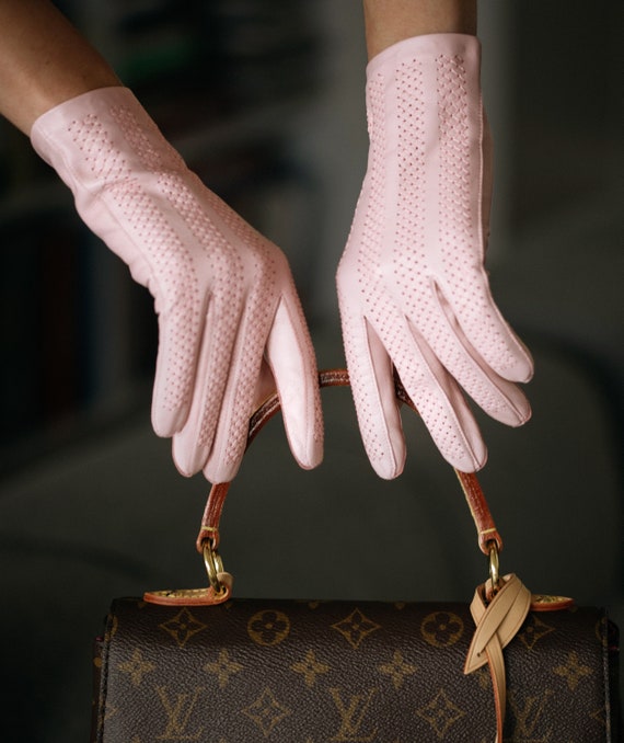 Vernazza Pink Handmade Leather Gloves for Woman 