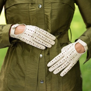 Rimini - Women's Leather Driving Gloves in Cream