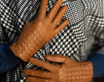 Trani - Women's Woven Leather Gloves in Camel