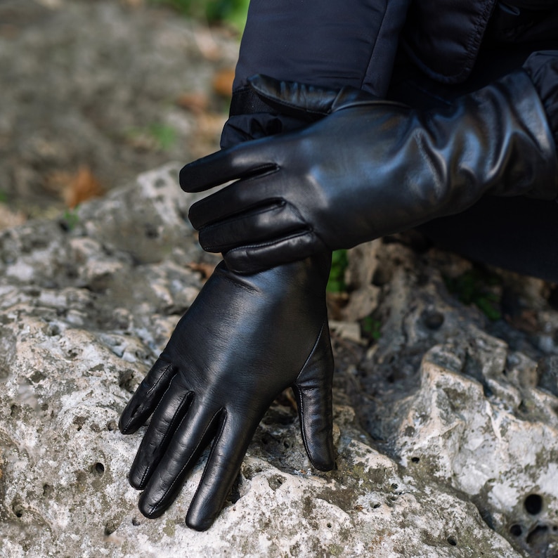 Marsala Women's Leather Gloves in Black Nappa Leather image 1