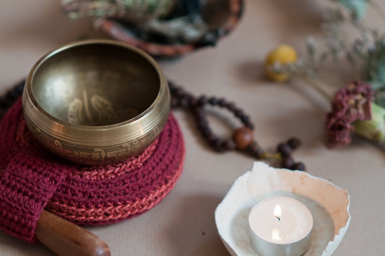 Tibetan Singing Bowl Cushion: Crochet Pattern image 3