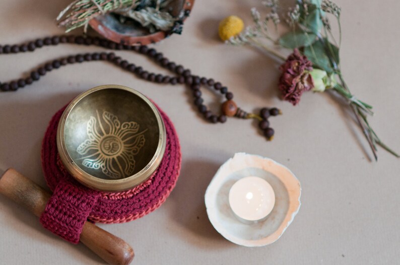 Tibetan Singing Bowl Cushion: Crochet Pattern image 2