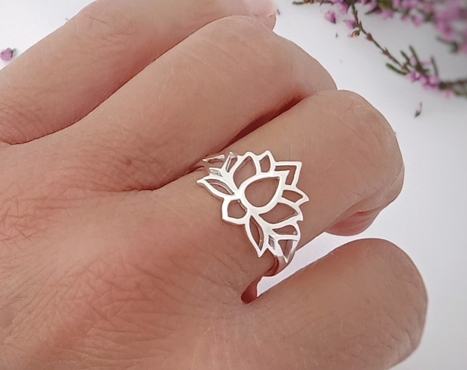 Lotus Flower Ring in sterling silver, Open lotus blossom ladies ring, Boho style Yoga lover ring for her, Jewellery gift for yogis