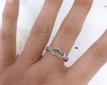 Infinity knot ladies ring in sterling silver, Textured 3D Friendship love knot ring, Nautical rope double knot finger ring for her