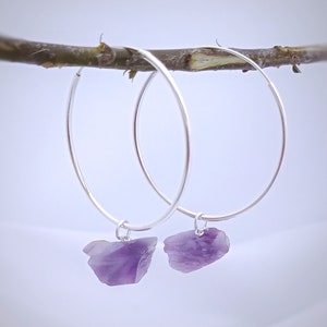 Raw Amethyst Hoop earrings in sterling silver with dangling charm, Rough amethyst crystal chips endless hoop earrings, Fabruary Birthstone