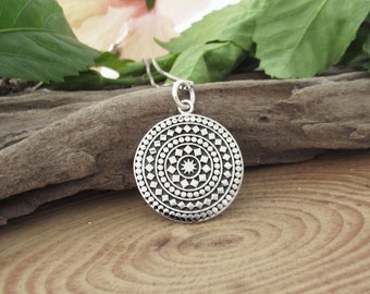 INTERESTPRINT Tribal Mandala Floral Necklace for Women Men Round Pendant with Rope Chain INTERESTPRINT Tribal Mandala Floral Necklace for Women Men Round Pendant with Rope Chain