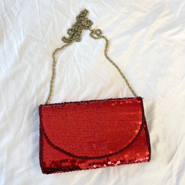 Vintage La Regale red evening bag clutch with long chain strap. Great vintage condition! Vintage beaded red clutch. Vintage beaded red purse