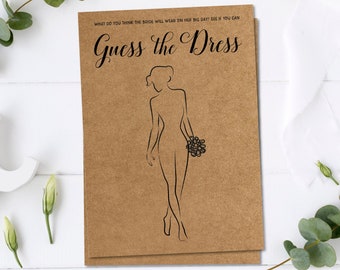 Può includere: Biglietto in carta kraft con la scritta "Guess the Dress" e un disegno a tratto di una sposa. La carta riporta anche la scritta "COSA PENSI CHE LA SPOSA INDOSSERÀ NEL SUO GRANDE GIORNO? VEDI SE PUOI". La carta è circondata da verde.