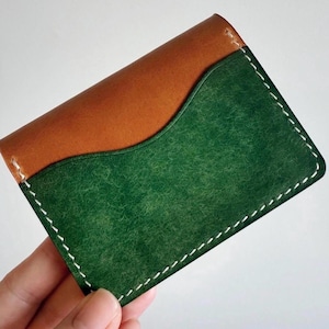 Carteira Bifold Personalizada, Feita à Mão no Canadá com Couro Italiano de Flor Integral, Bolso Frontal Fino para Transporte, EDC Elegante, Acomoda Mais de 8 Cartões e Dinheiro Dobrado