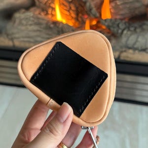 Pochette pour onigiri cuit au four, faite main au Canada avec du cuir italien pleine fleur, idéale pour de l'argent liquide, des pièces de monnaie, des écouteurs, une pochette pour pièces de monnaie mignonne et unique