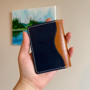 Billetera plegable vertical, hecha a mano en Canadá con cuero italiano de grano completo, estilo minimalista, bolsillo frontal delgado, capacidad para más de 8 tarjetas y efectivo
